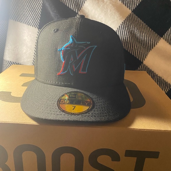 NEW ERA 59FIFTY AUTHENTIC COLLECTION MIAMI MARLINS ON-FIELD GAME HAT - BLACK - Picture 1 of 2